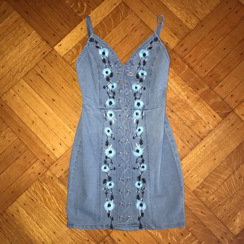 Fashion Nova Denim criss cross rose dress small 💕